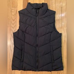 Cole Haan Vest Womens Small black Quilted Zipper
Puffer